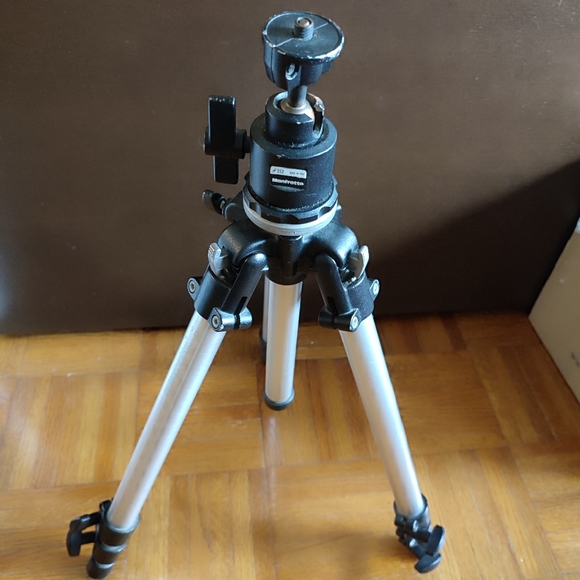 Manfrotto Tripod w/ Ballhead - Picture 6 of 8